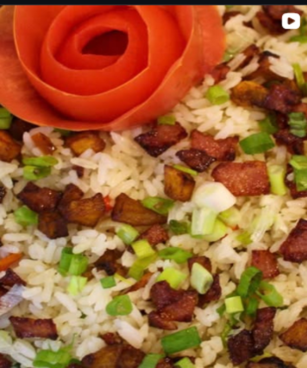 Arroz con vegetales y toques decorativos